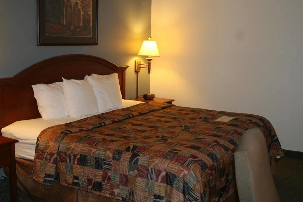 Estherville Hotel&Suites Eksteriør billede